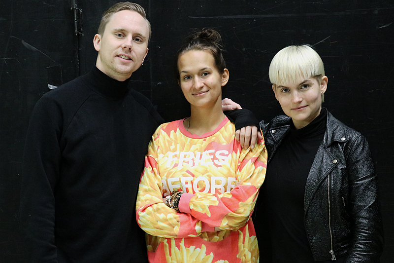 Thom Gisslén, Bianca Kronlöf och Tiffany Kronlöf. Foto: Anton Säwström