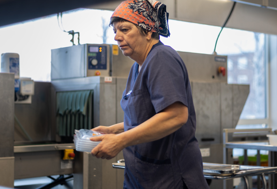 Eva-Karin roddar i disken 