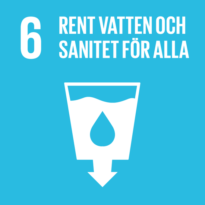 Bild på ikon för Mål 6 Rent vatten och sanitet för alla. Bilden visar ett dricksglas med vatten och en pil som pekad nedåt från glasets botten.