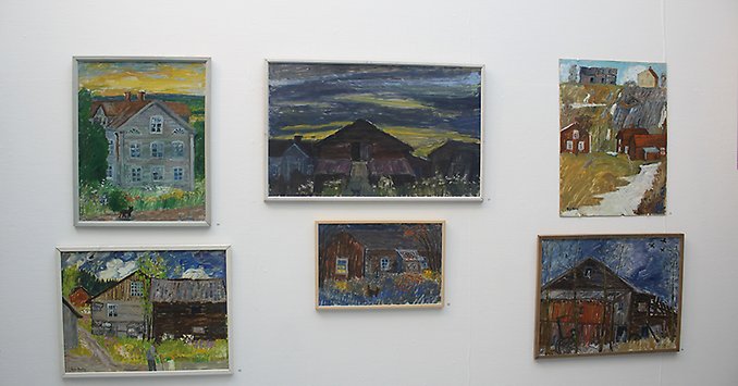 Ett antal oljemålningar av ödehus i konstnärens hemtrakter